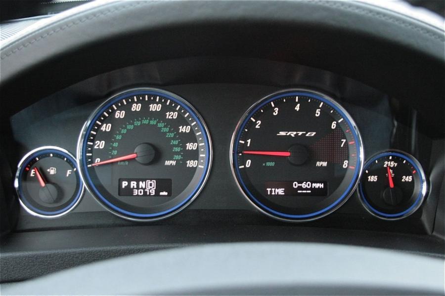  Jeep Grand Cherokee SRT8 2009 года  (фото 17 из 26)